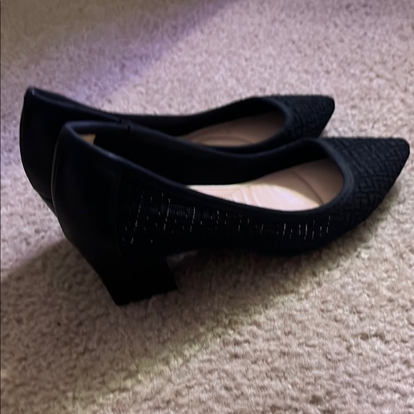 Adrienne Vittadini Elegant Black Women's Mesh Pumps - Picture 5 of 5